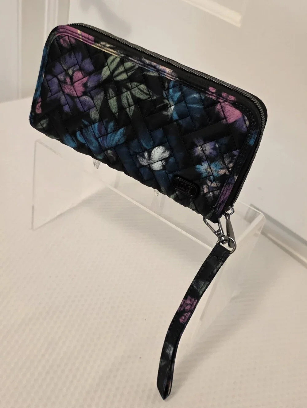 EUC Lug Handspring Quilted BLOOM BLACK Pattern Wristlet - Wallet Zip Close RFID